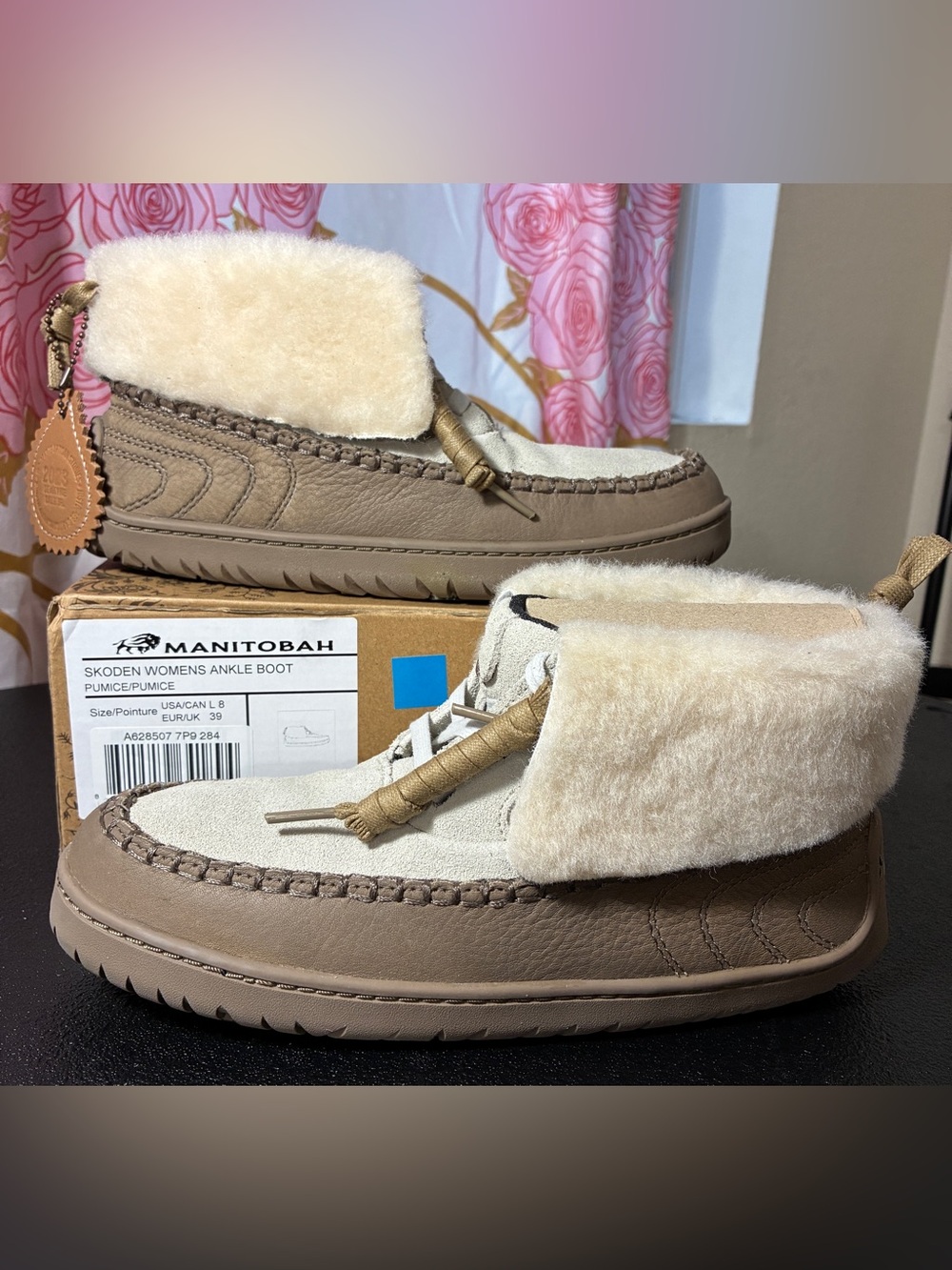 Manitobah Women's Pumice Ankle Boot with Cream Shearling Collar
